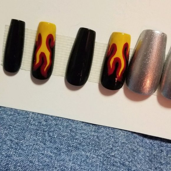 Great Set of Hot Rod Flame themed Glue Press on Nails size small - Picture 2 of 2